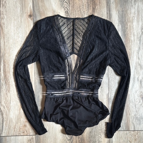 Lulus Tops - Lulu's Black Lace Long Sleeve Bodysuit
